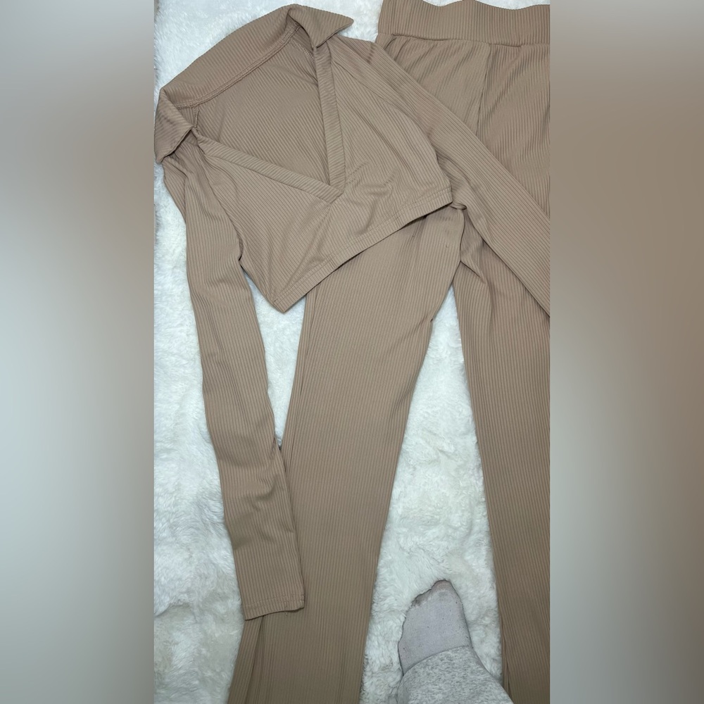 Tan Skinny High-Waisted Leggings with Form-Fitting Stretch - Picture 3 of 6